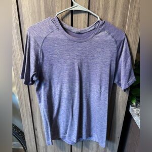 Lululemon Men’s Metal Vent Tech shirt in purple, size small, great condition